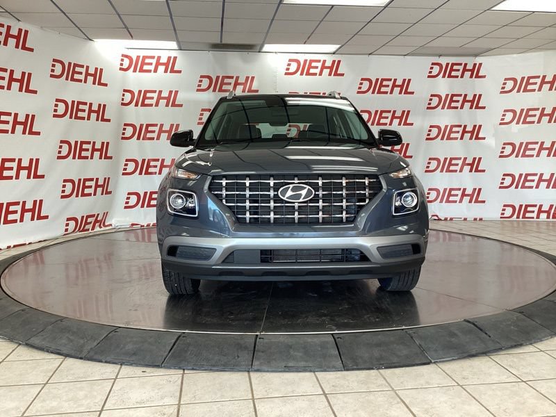 Used 2023 Hyundai Venue Limited FWD image 2