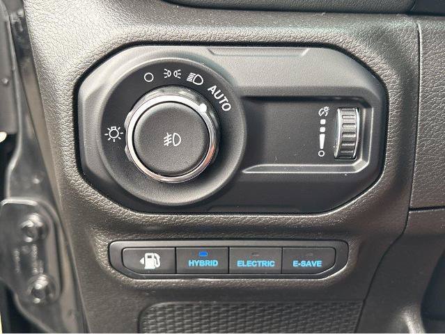 Used 2023 Jeep Wrangler Unlimited Sahara w/ Cold Weather Group AWD/4WD image 29
