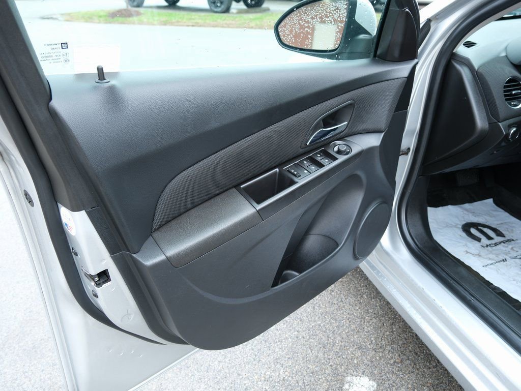 Used 2016 Chevrolet Cruze LT w/ Technology Package image 15