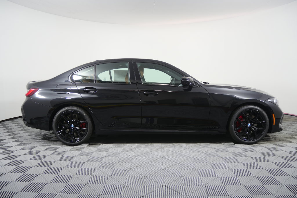 New 2026 BMW 330i Sedan RWD image 3