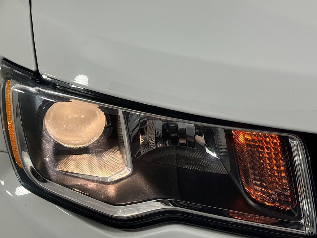 Used 2020 Jeep Grand Cherokee Limited image 38