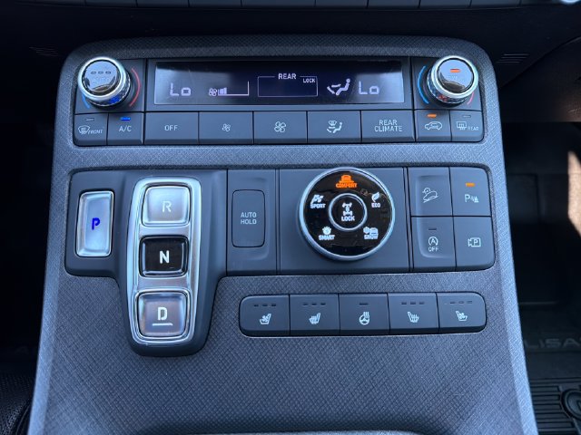 Used 2023 Hyundai Palisade Limited w/ Winter Package AWD/4WD image 15