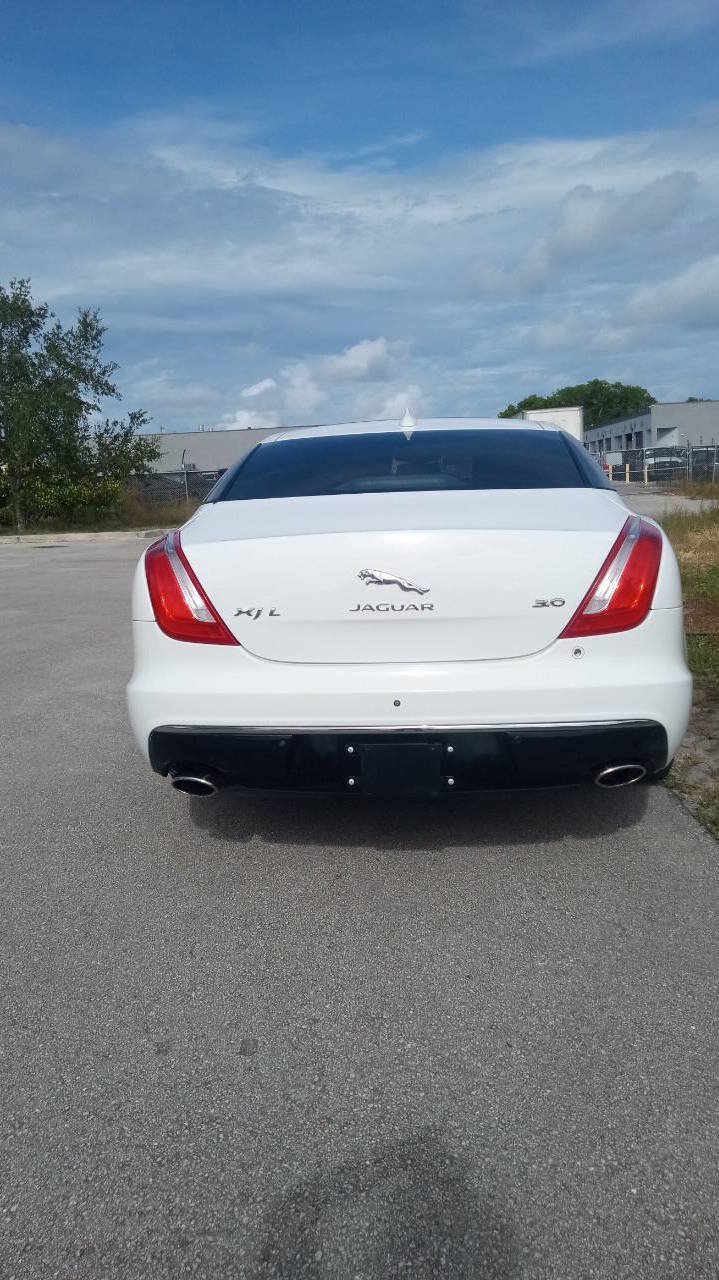 Used 2017 Jaguar XJ L Portfolio RWD image 7
