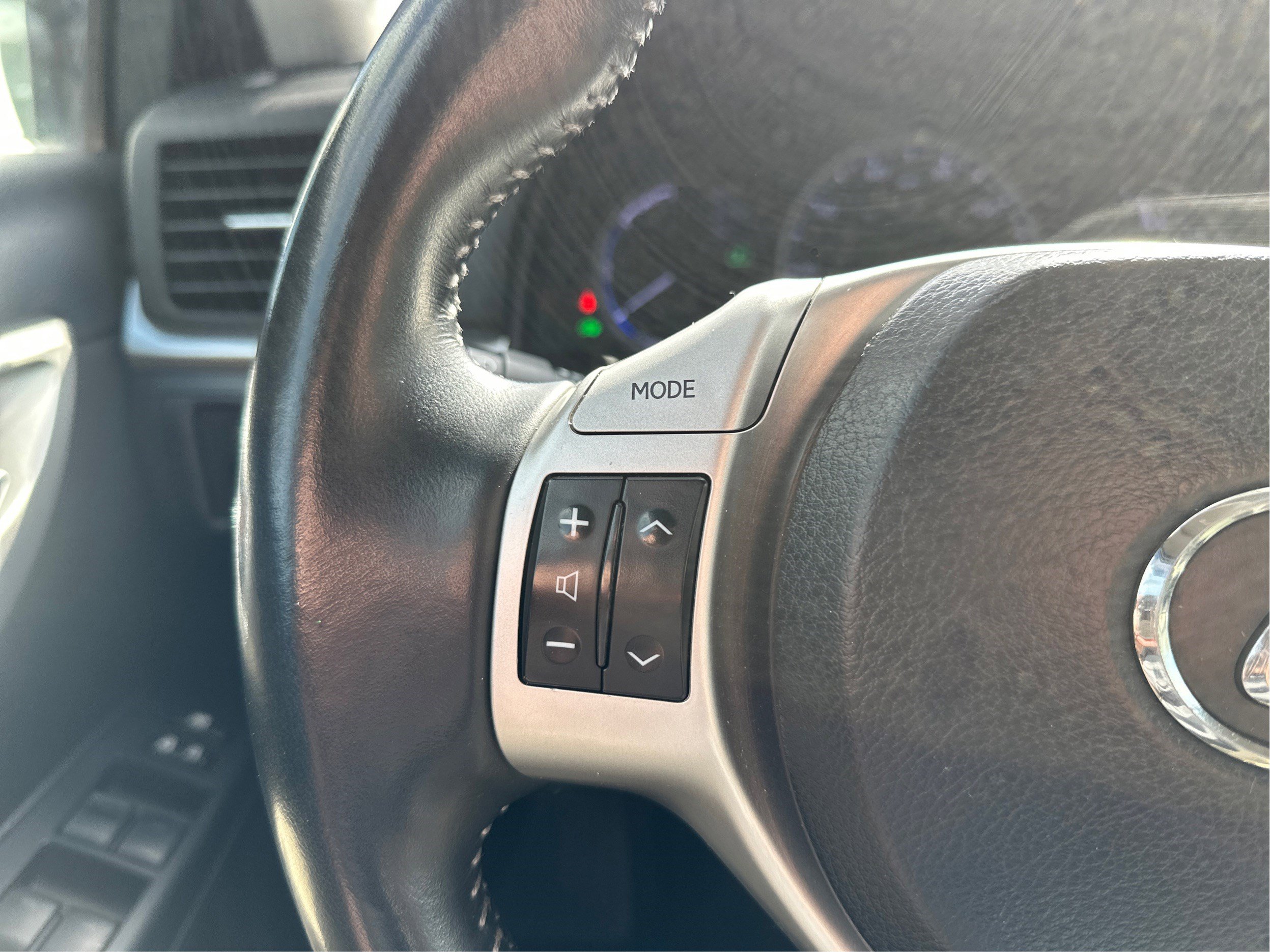 Used 2013 Lexus CT 200h FWD image 32