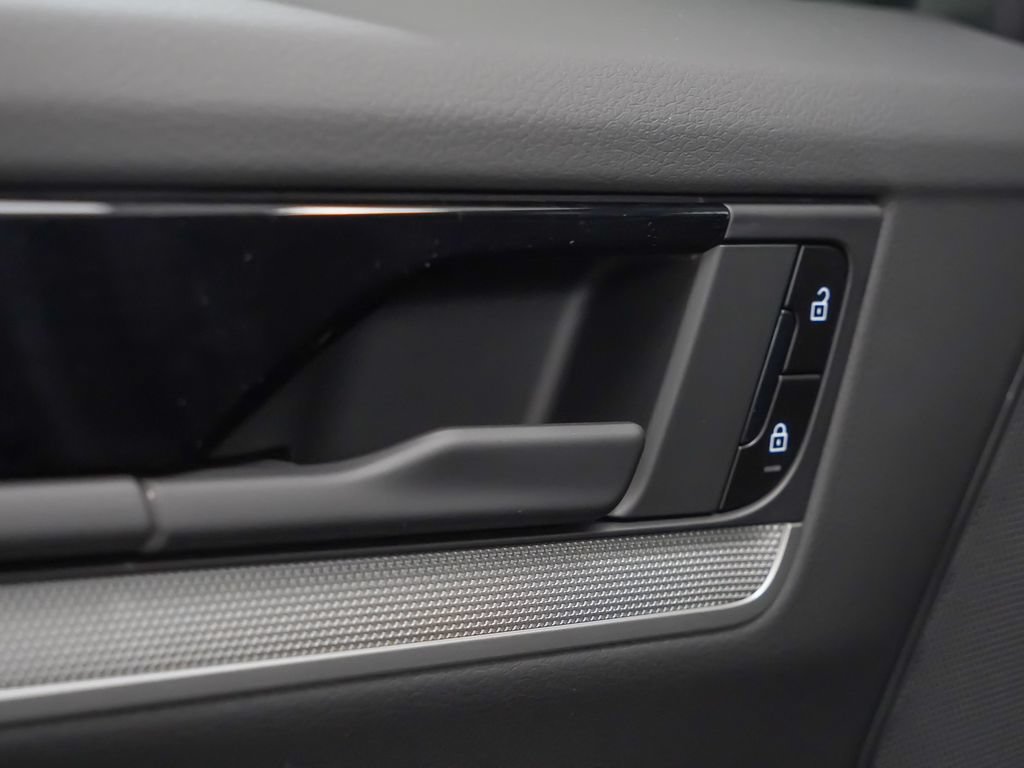 Certified 2026 Porsche Cayenne Coupe AWD/4WD image 33