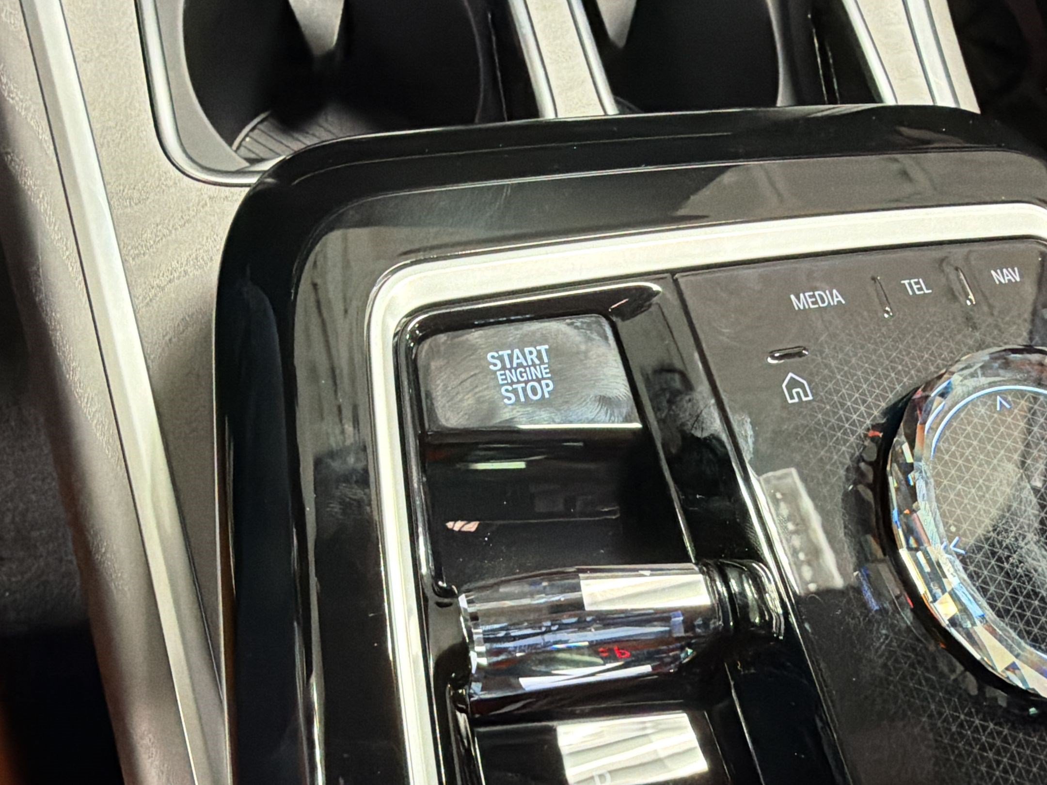 Used 2026 BMW 740i w/ Premium Package RWD image 17