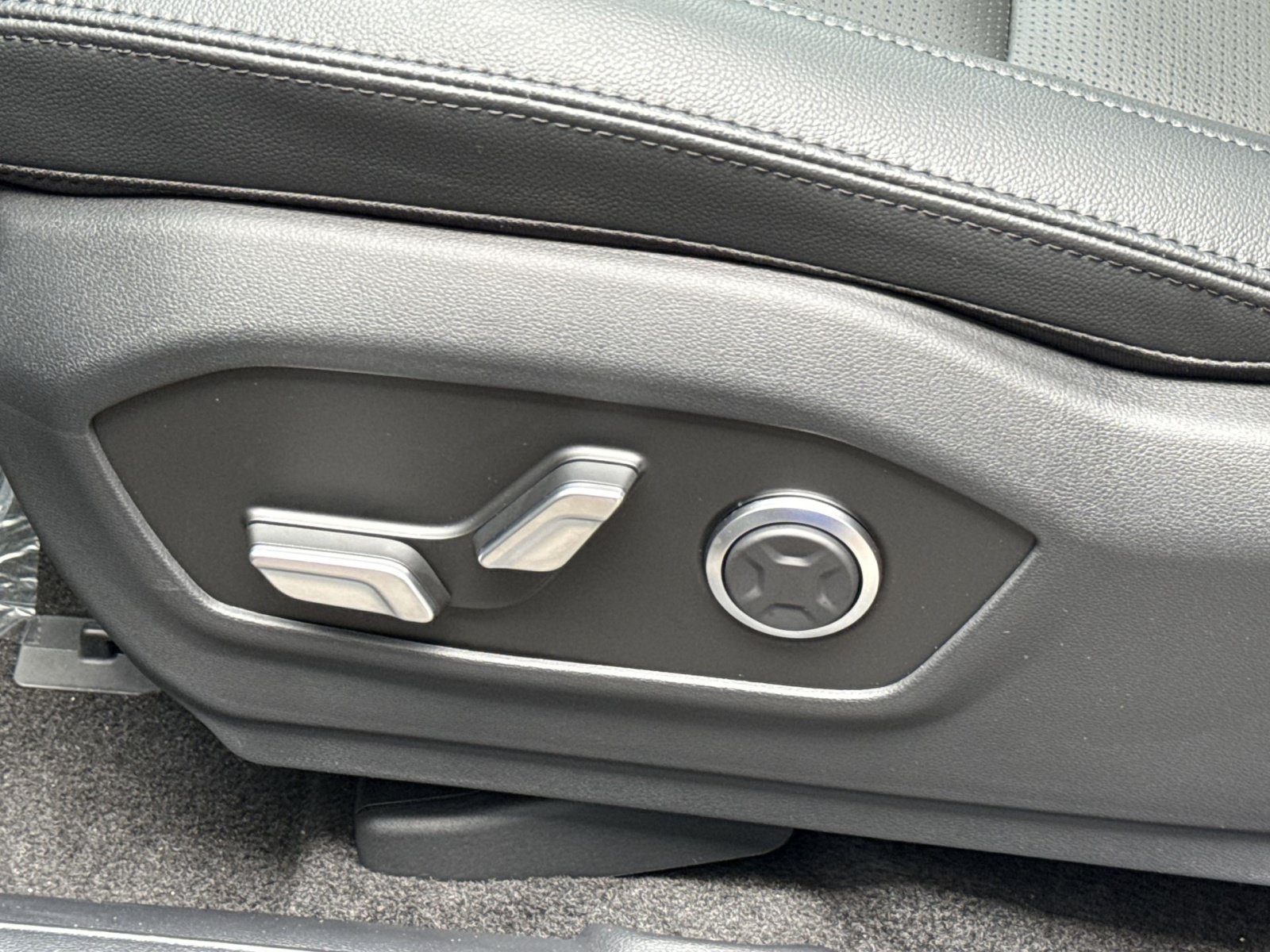 New 2027 Hyundai Santa Fe Limited AWD/4WD image 14