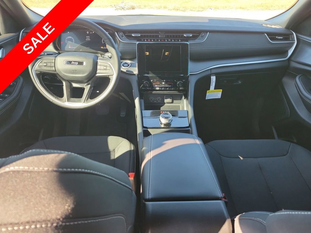 New 2025 Jeep Grand Cherokee Laredo w/ Luxury Tech Group I image 24