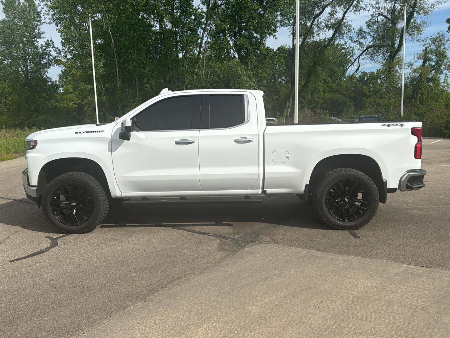 Used 2019 Chevrolet Silverado 1500 LTZ w/ LTZ Plus Package AWD/4WD image 2