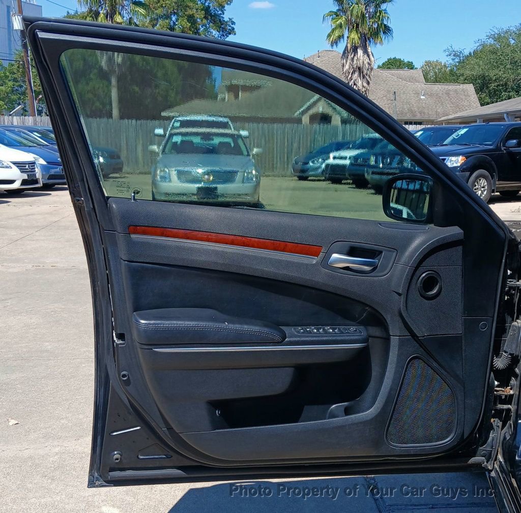 Used 2013 Chrysler 300 image 19