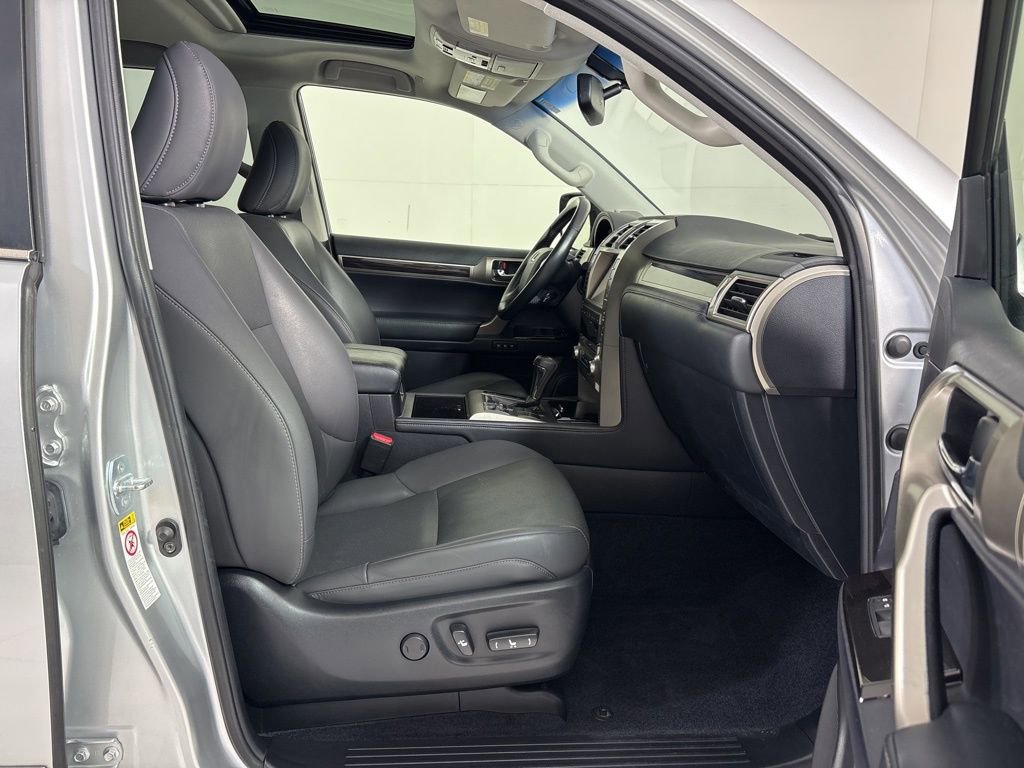 Used 2019 Lexus GX 460 w/ Navigation Package image 13