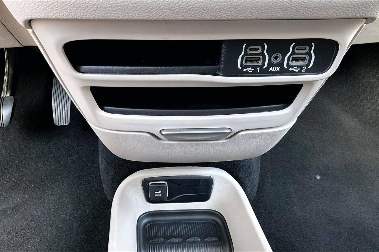 Certified 2023 Chrysler Pacifica Touring-L FWD image 16