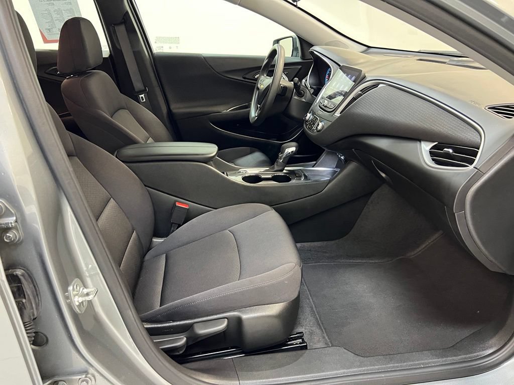 Used 2025 Chevrolet Malibu LT FWD image 32