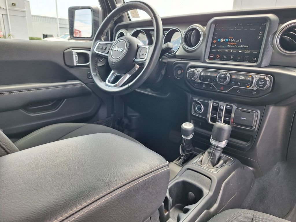 Used 2022 Jeep Gladiator Overland w/ Cold Weather Group AWD/4WD image 29
