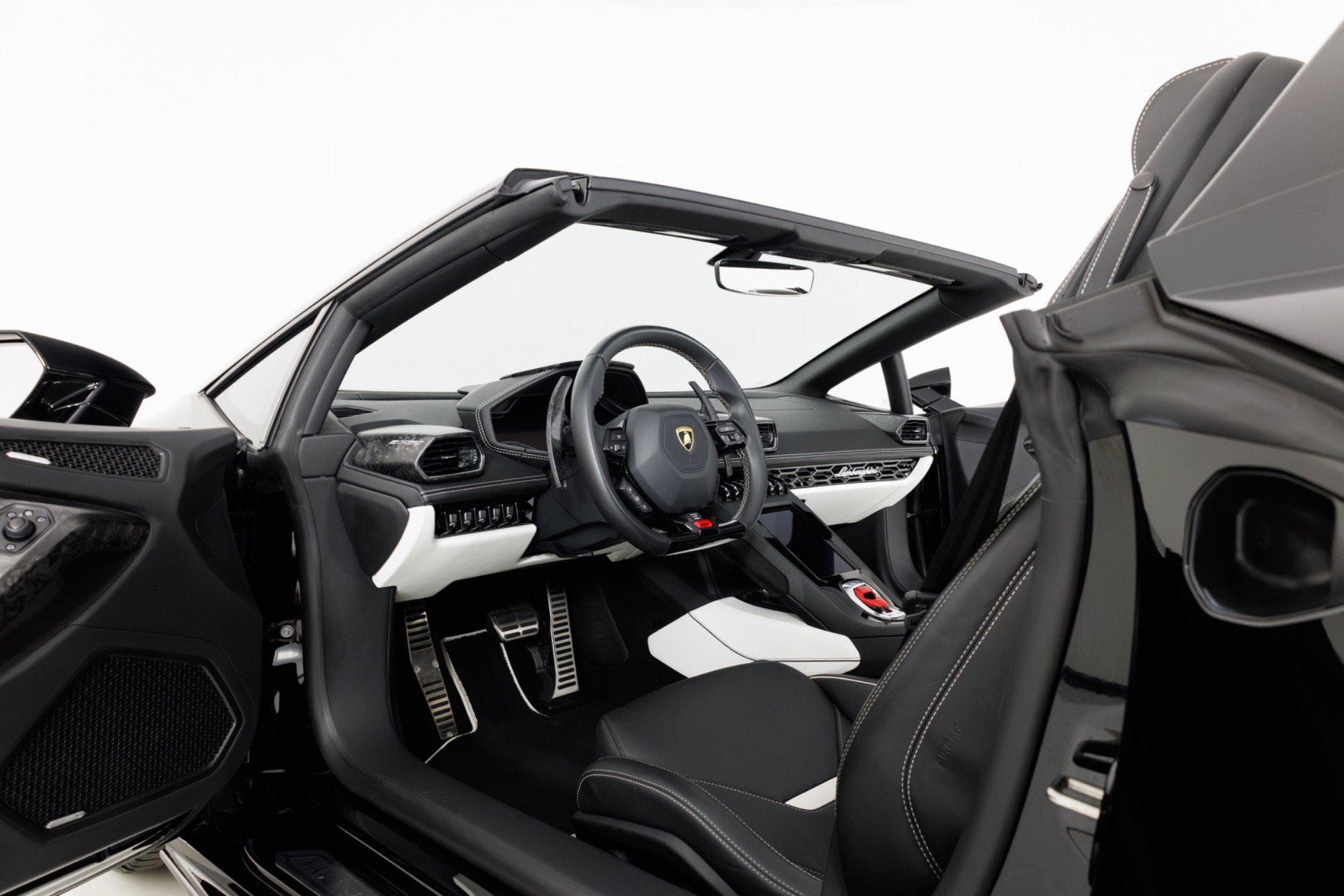 Used 2021 Lamborghini Huracan EVO RWD image 16