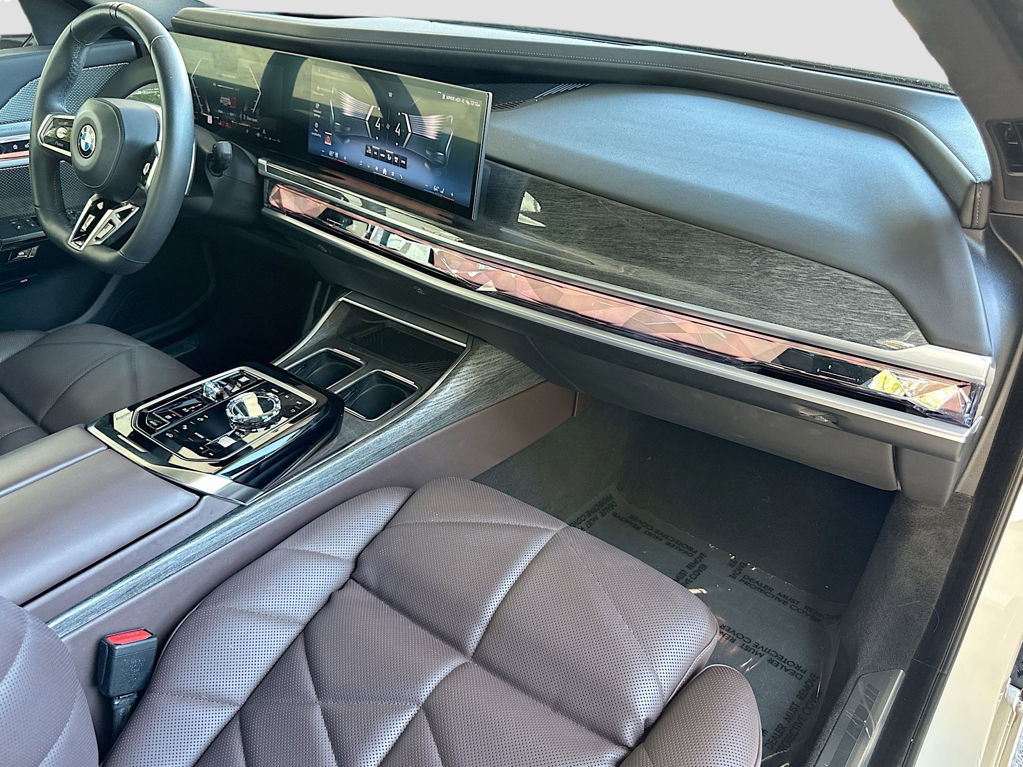 Used 2023 BMW 740i w/ Parking Assistance Package image 31