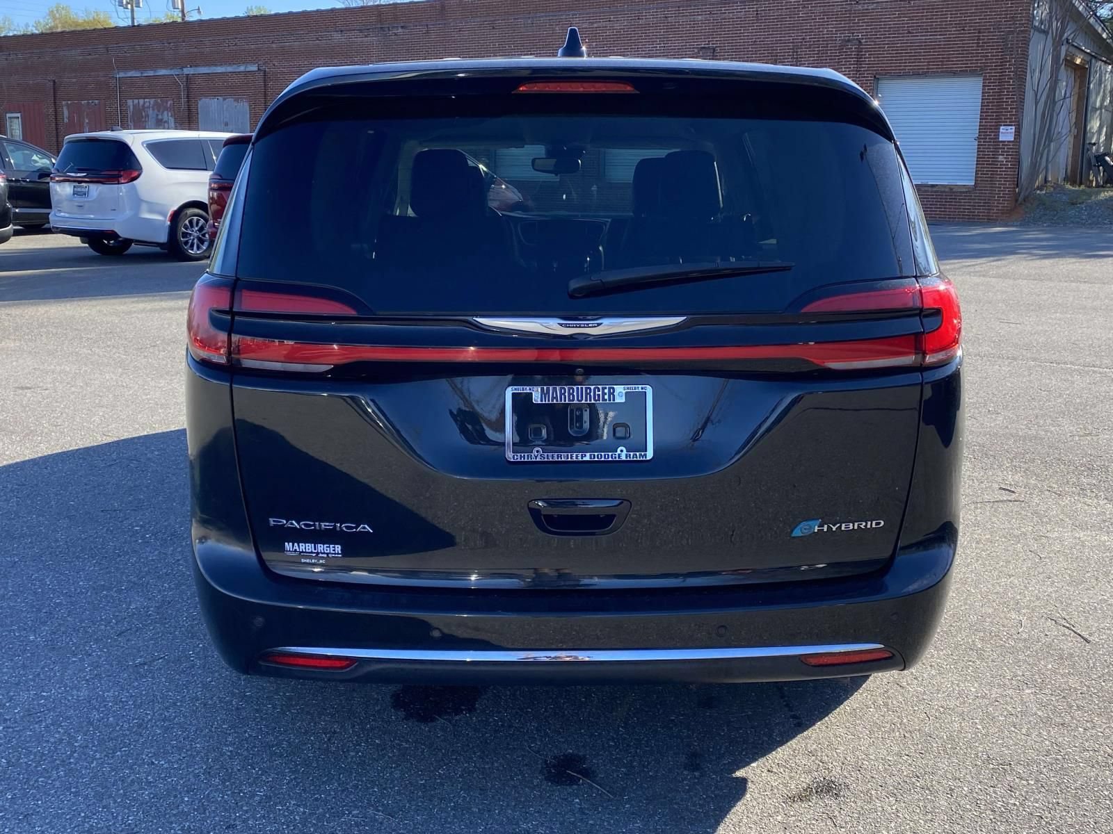 Used 2024 Chrysler Pacifica Limited FWD image 6