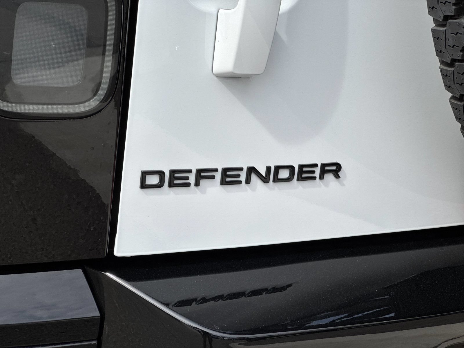 New 2026 Land Rover Defender 110 X-Dynamic SE AWD/4WD image 27