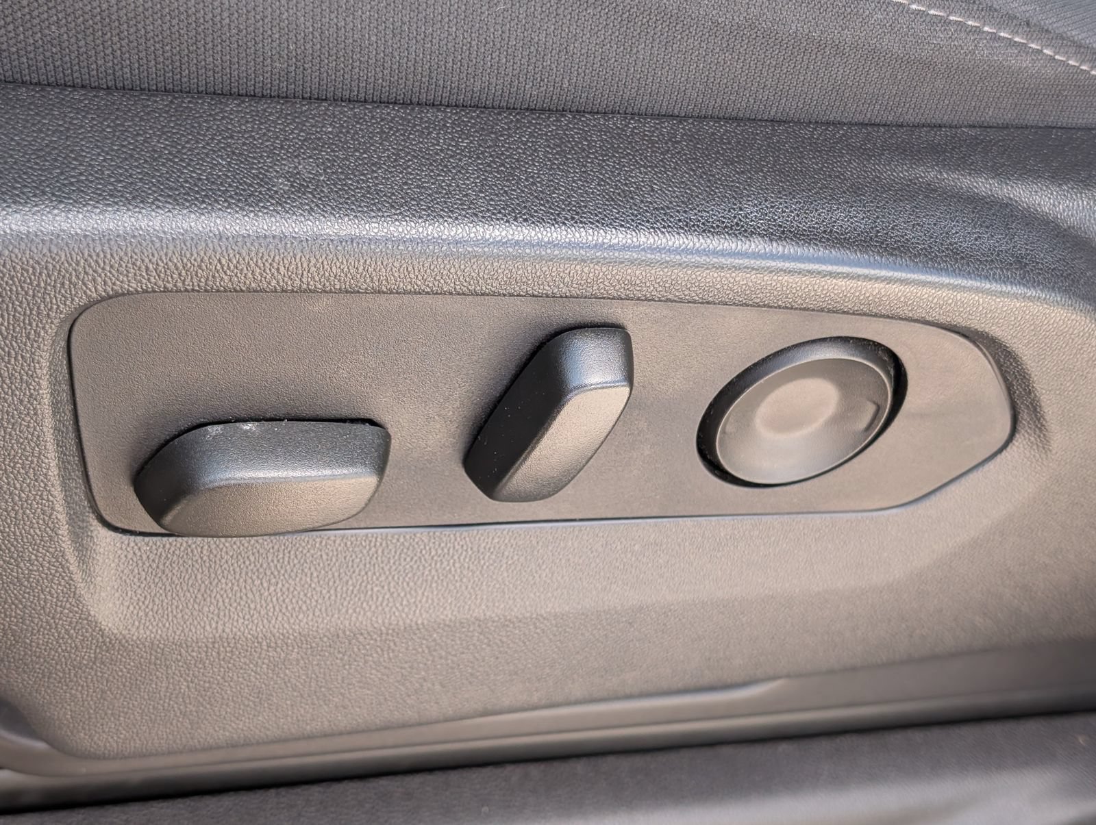 Used 2023 Chevrolet Silverado 1500 Custom w/ LPO, Dark Essentials Package AWD/4WD image 19