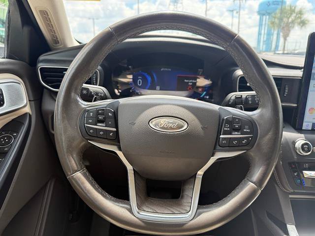 Used 2020 Ford Explorer Platinum w/ Premium Technology Package AWD/4WD image 13