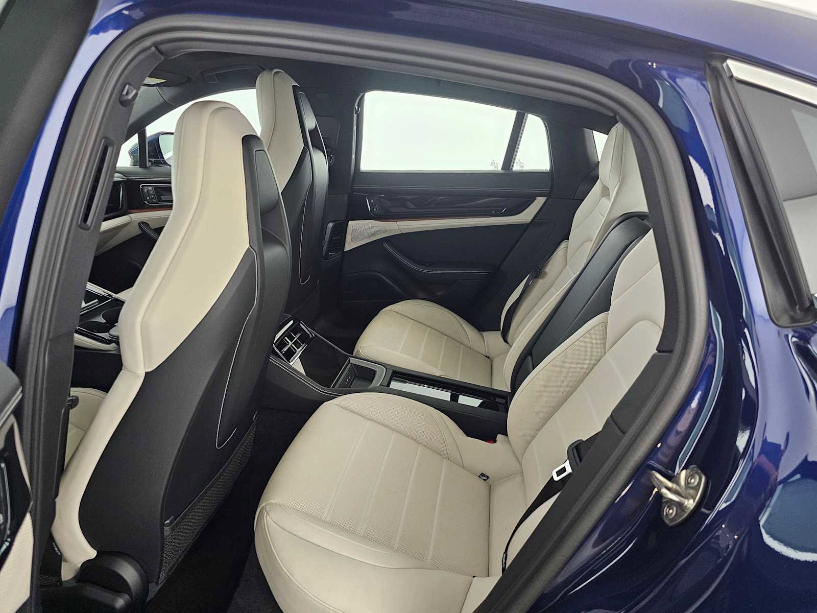 Used 2024 Porsche Panamera 4 image 31