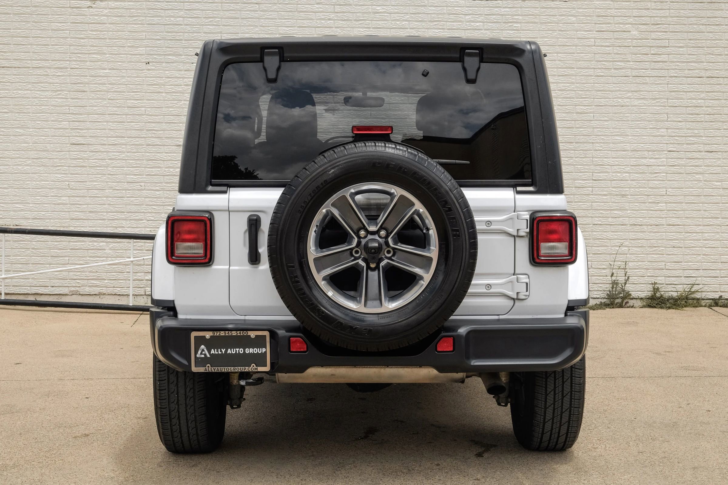 Used 2020 Jeep Wrangler Unlimited Sahara image 8