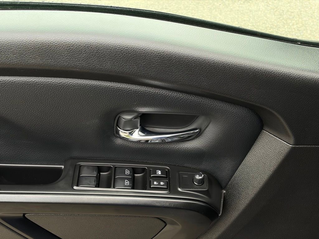 Used 2024 Nissan Titan PRO-4X image 15