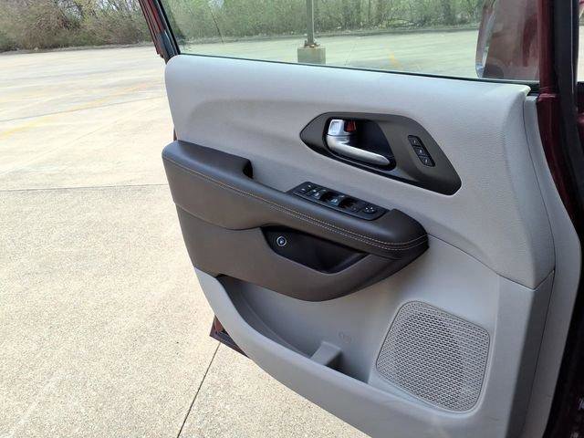 Used 2021 Chrysler Pacifica Touring-L image 15
