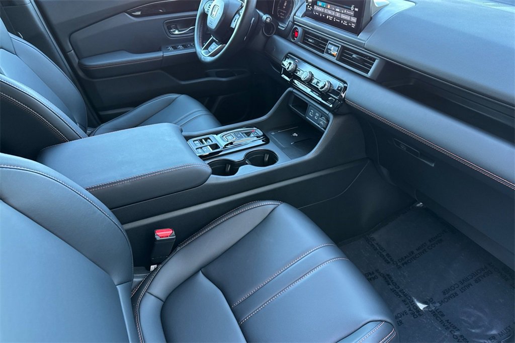 Certified 2024 Honda Pilot TrailSport image 21