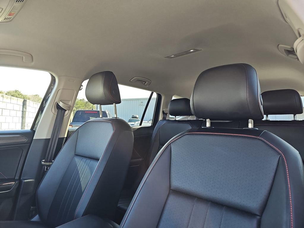 Used 2024 Volkswagen Tiguan SE image 21