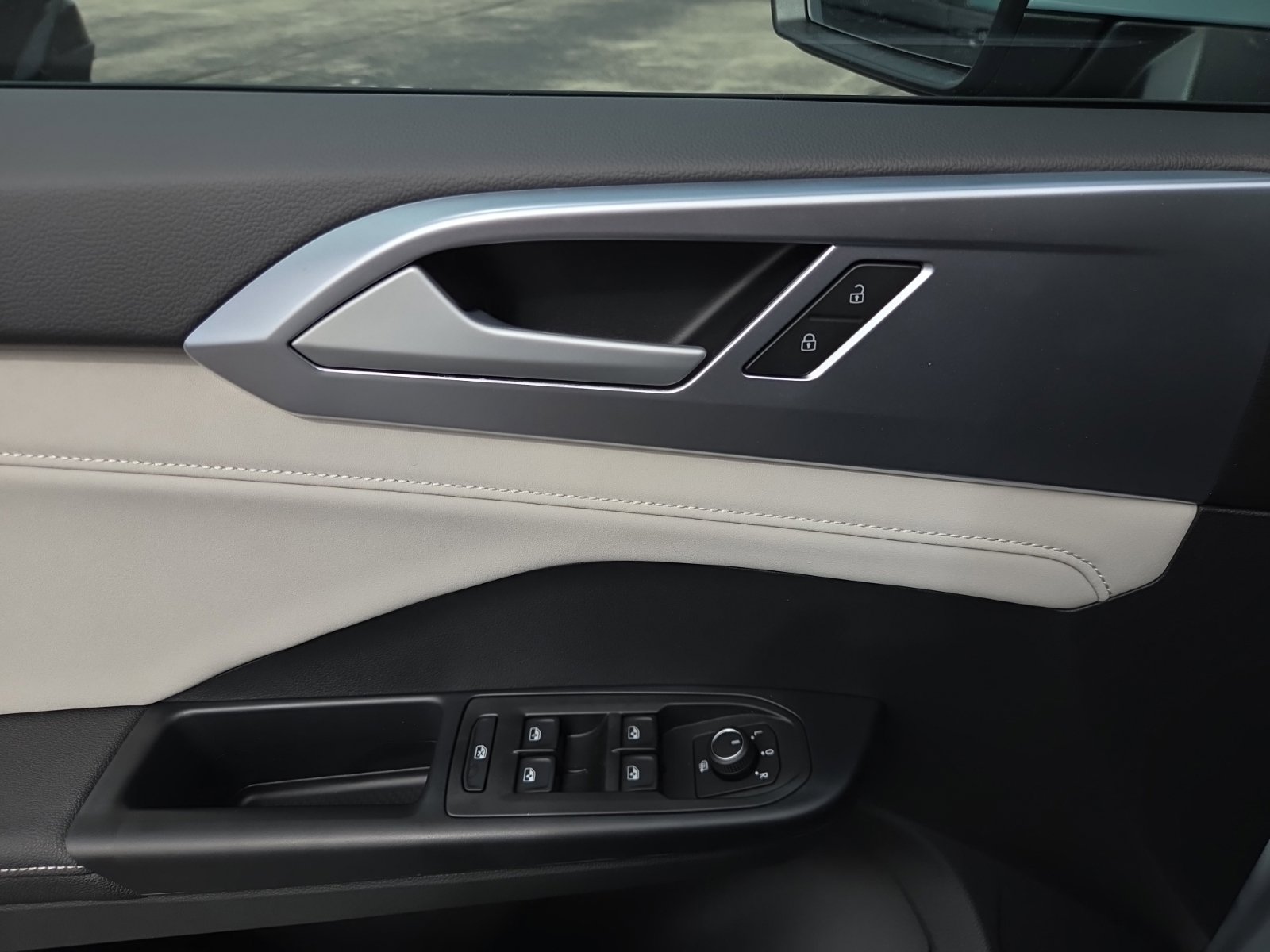 New 2027 Volkswagen Taos SE FWD image 21