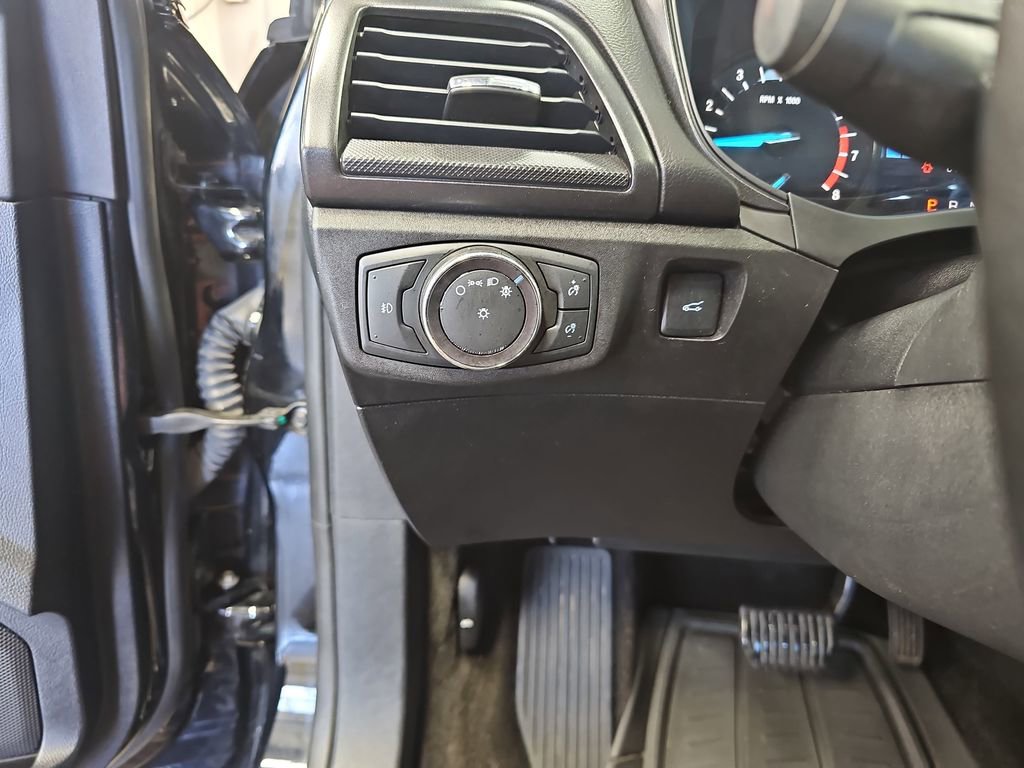 Used 2018 Ford Fusion SE w/ Equipment Group 201A image 24