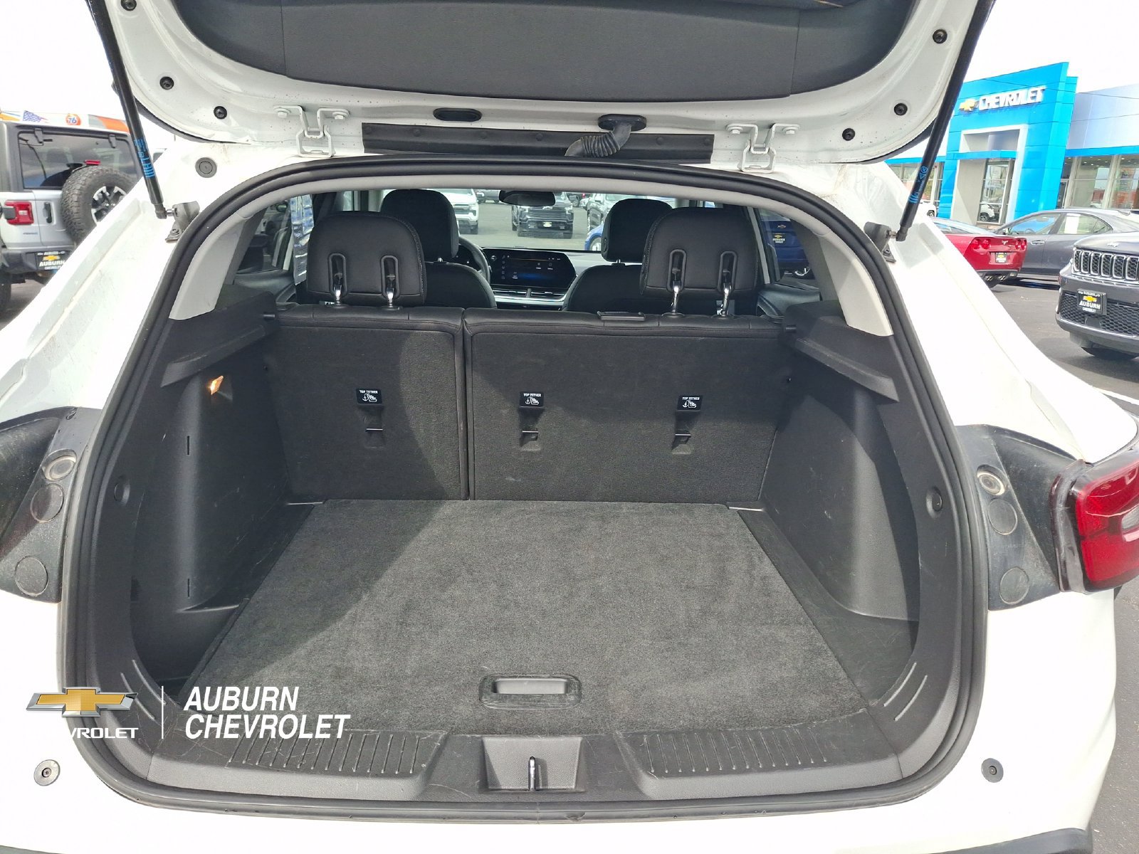 Used 2025 Chevrolet Trax LT FWD image 19