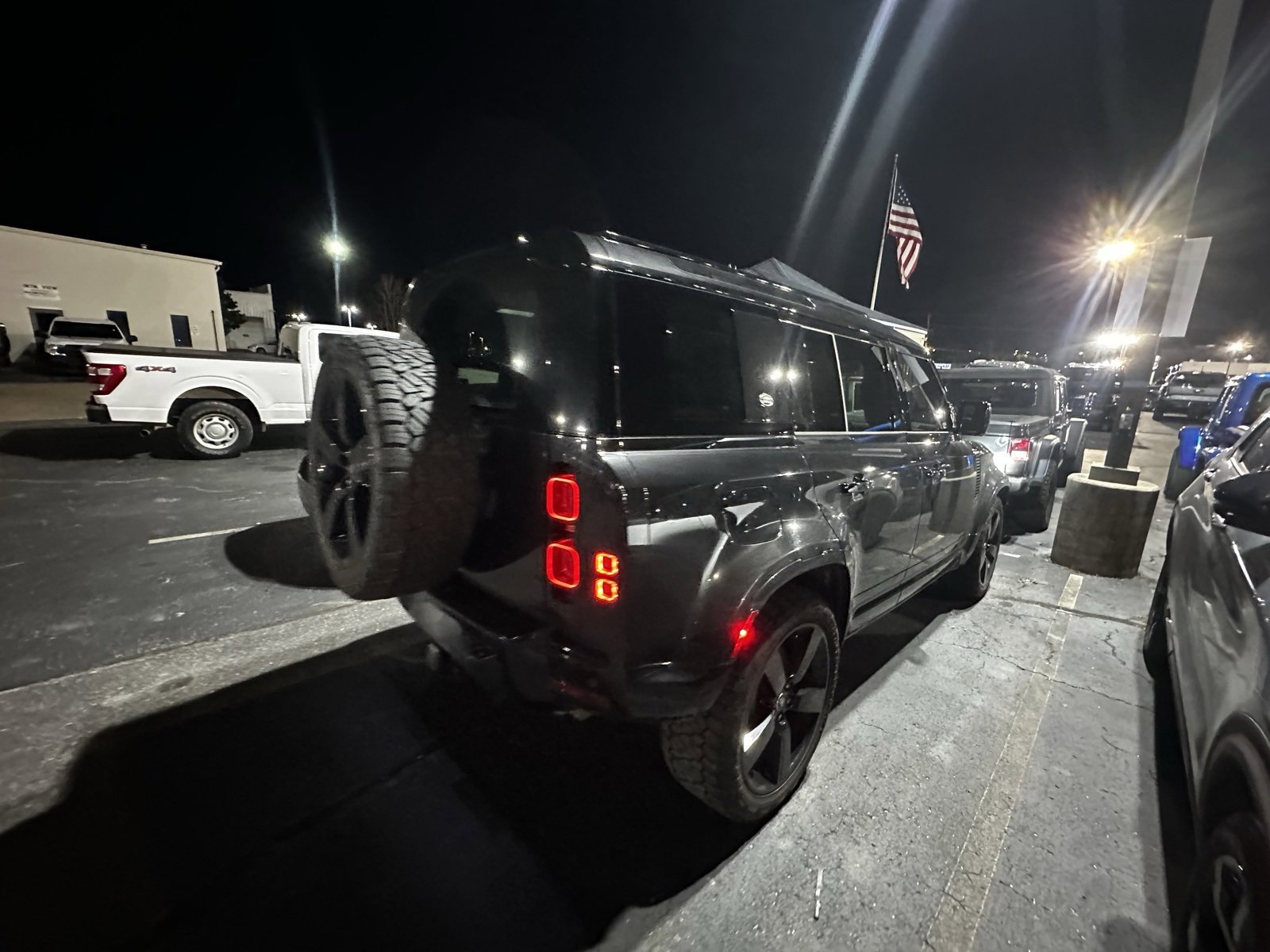 Used 2024 Land Rover Defender 110 X-Dynamic SE image 6