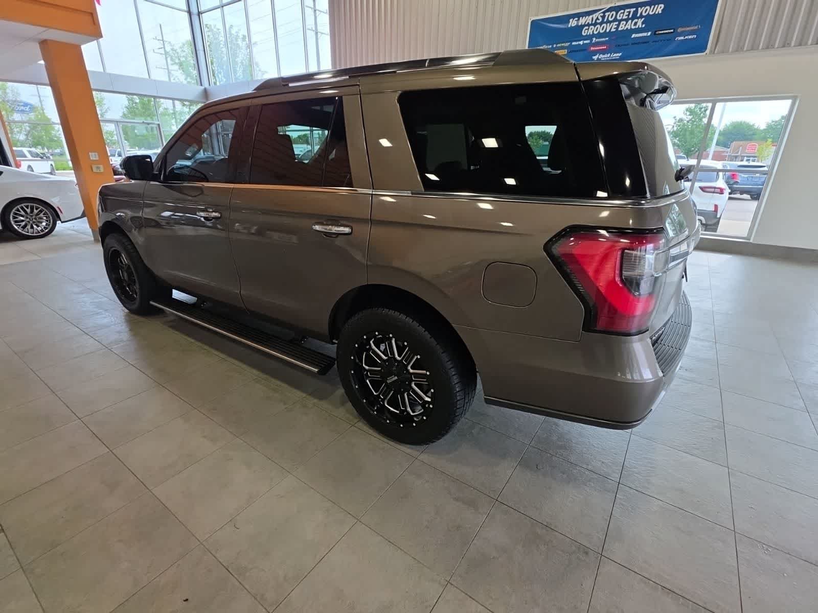 Used 2019 Ford Expedition Limited w/ Equipment Group 301A AWD/4WD image 14
