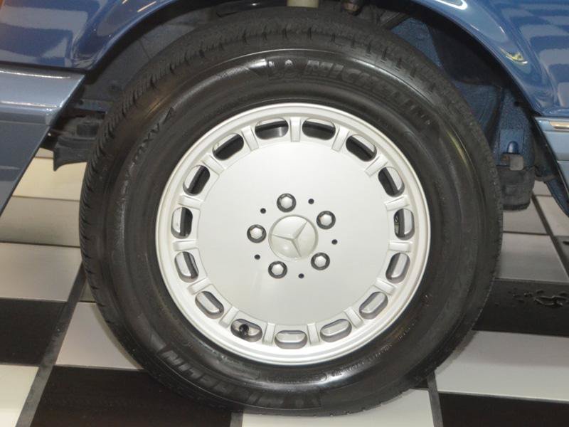 Used 1990 Mercedes-Benz 560 SEL image 12