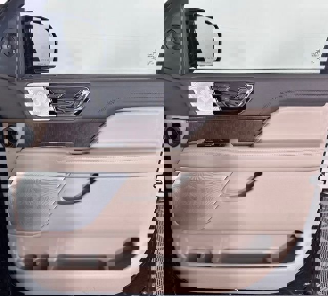 Used 2022 Lincoln Navigator Reserve image 32