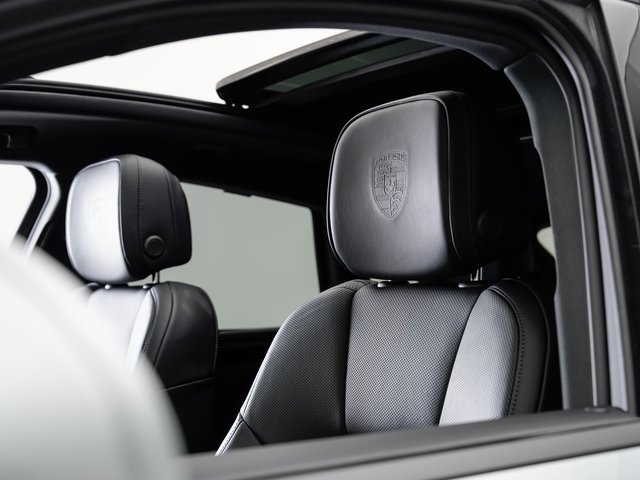 Used 2025 Porsche Macan image 10