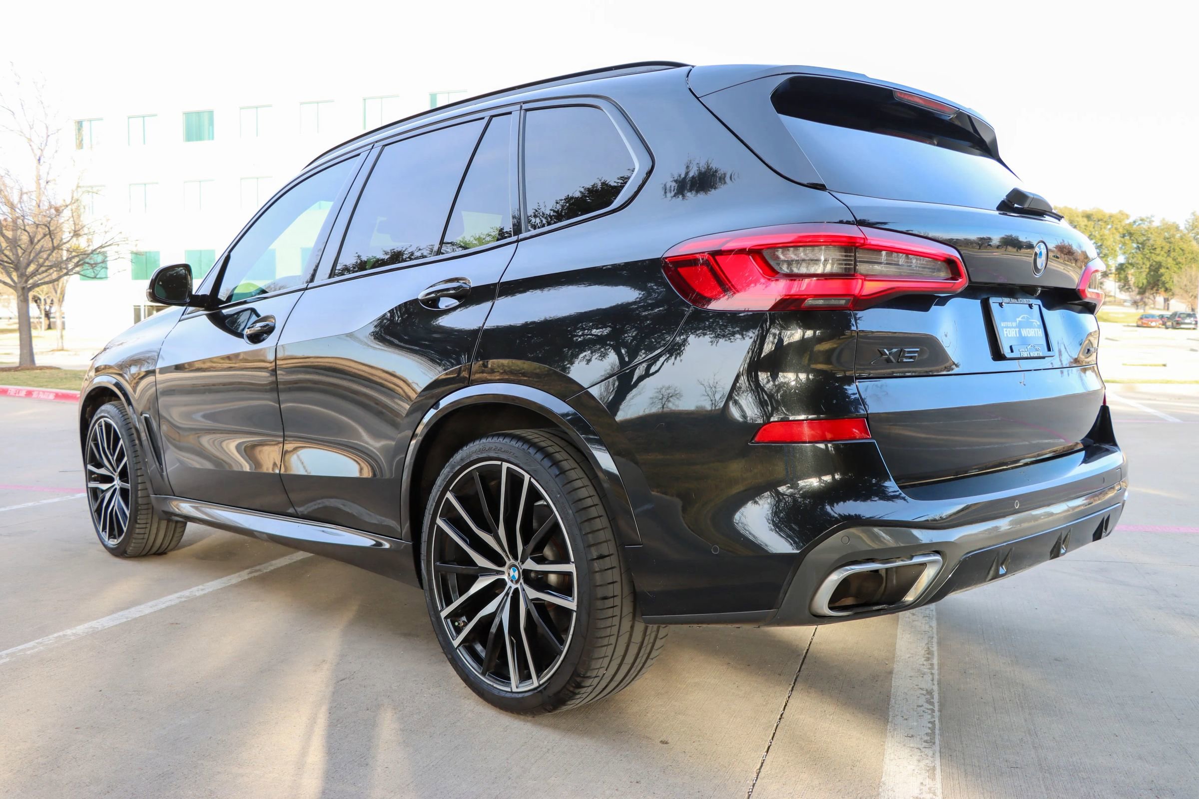 Used 2019 BMW X5 xDrive50i w/ M Sport Package image 5