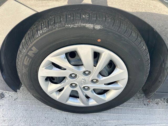 Used 2020 Hyundai Elantra SE FWD image 19