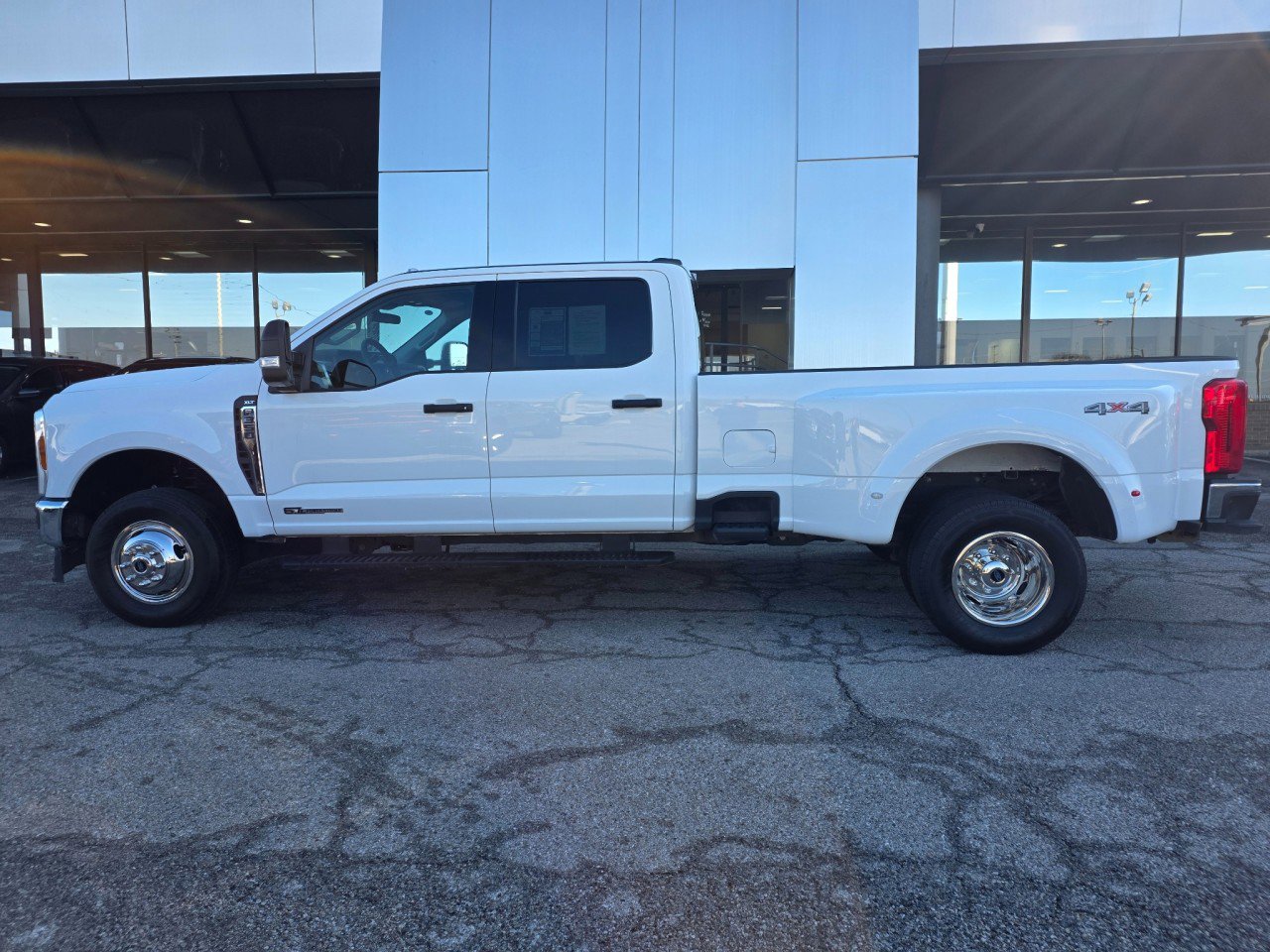 Used 2025 Ford F350 XLT AWD/4WD image 3