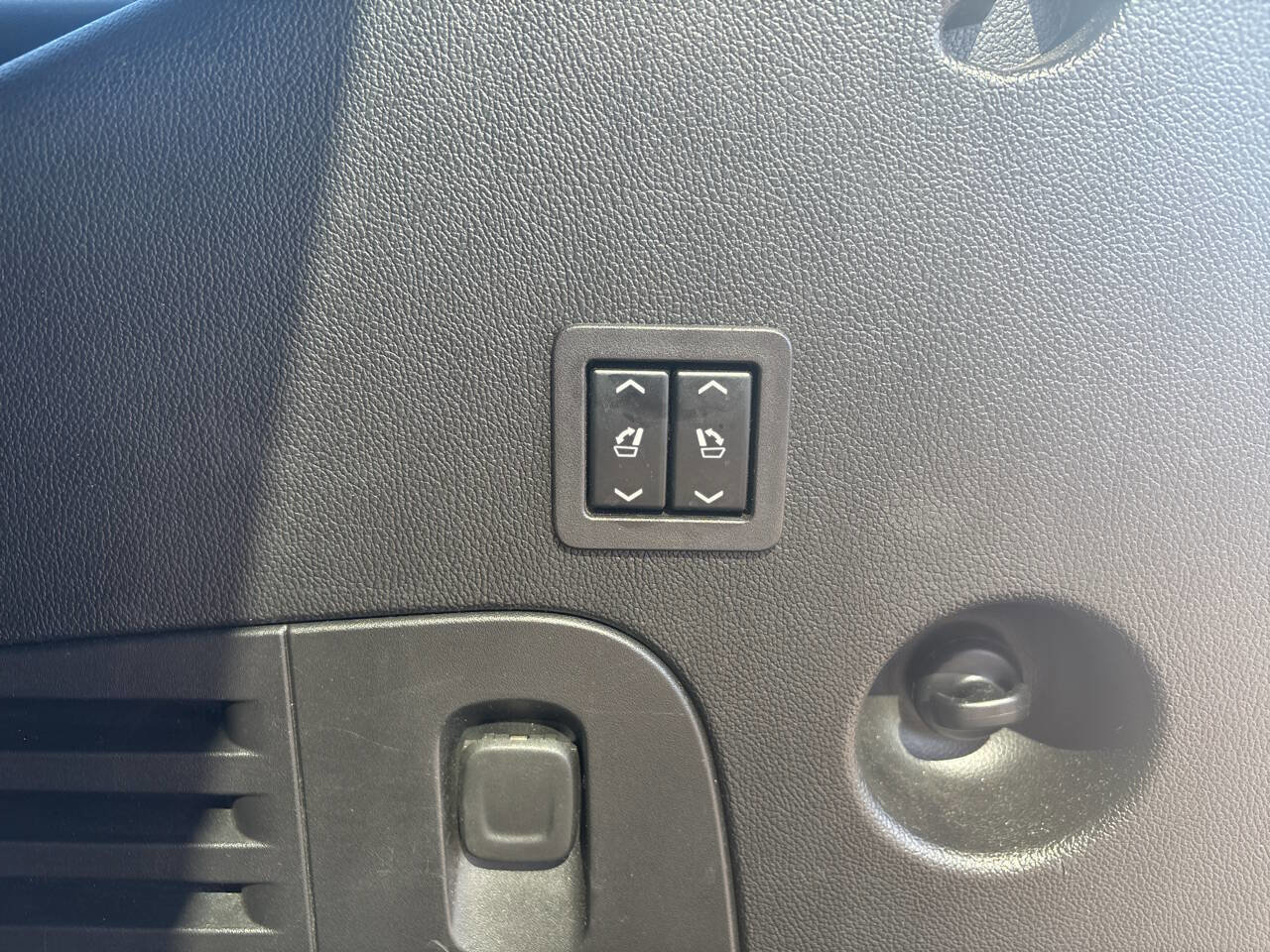 Used 2018 Cadillac Escalade 2WD image 23