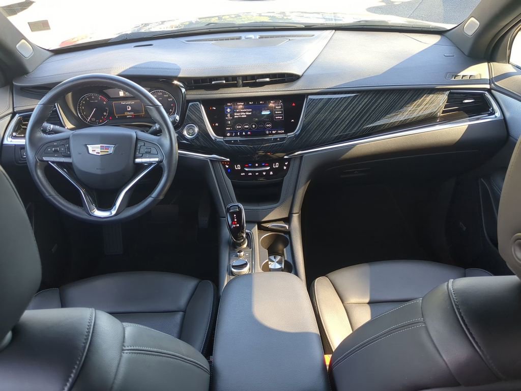 Used 2025 Cadillac XT6 Premium Luxury image 21