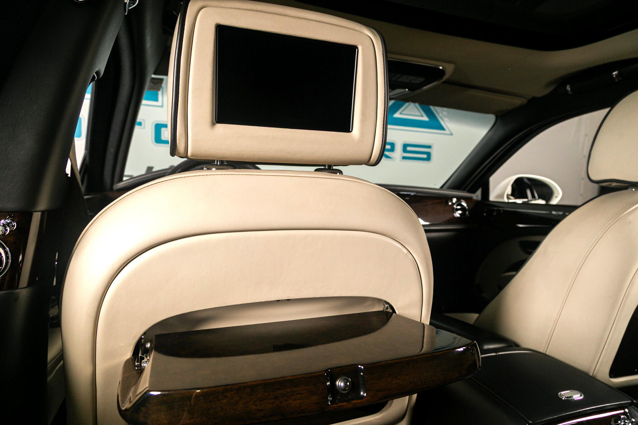 Used 2013 Bentley Mulsanne w/ Premiere Specification Pkg image 14