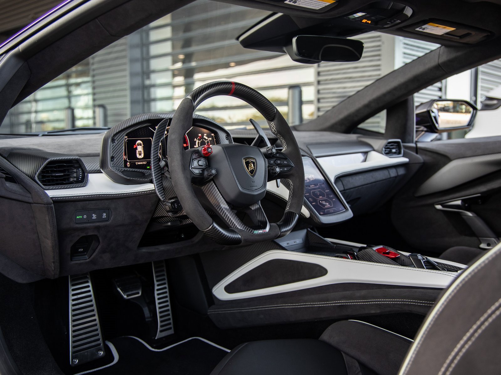 Used 2024 Lamborghini Revuelto image 38