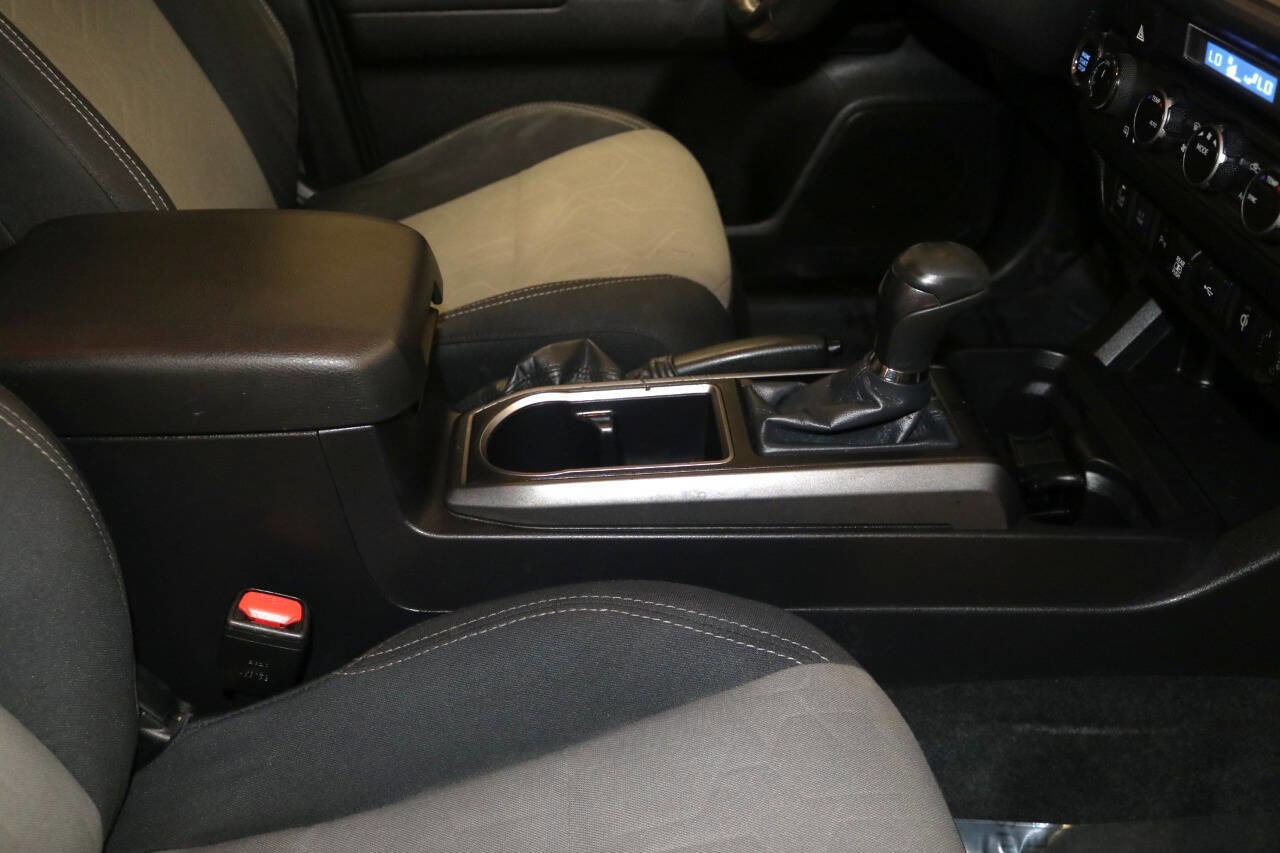 Used 2022 Toyota Tacoma TRD Off-Road image 46