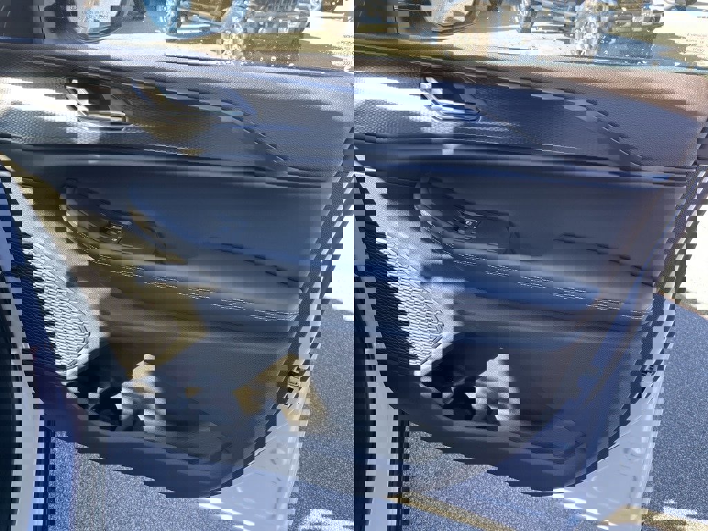 New 2025 Jeep Grand Cherokee L Laredo image 10