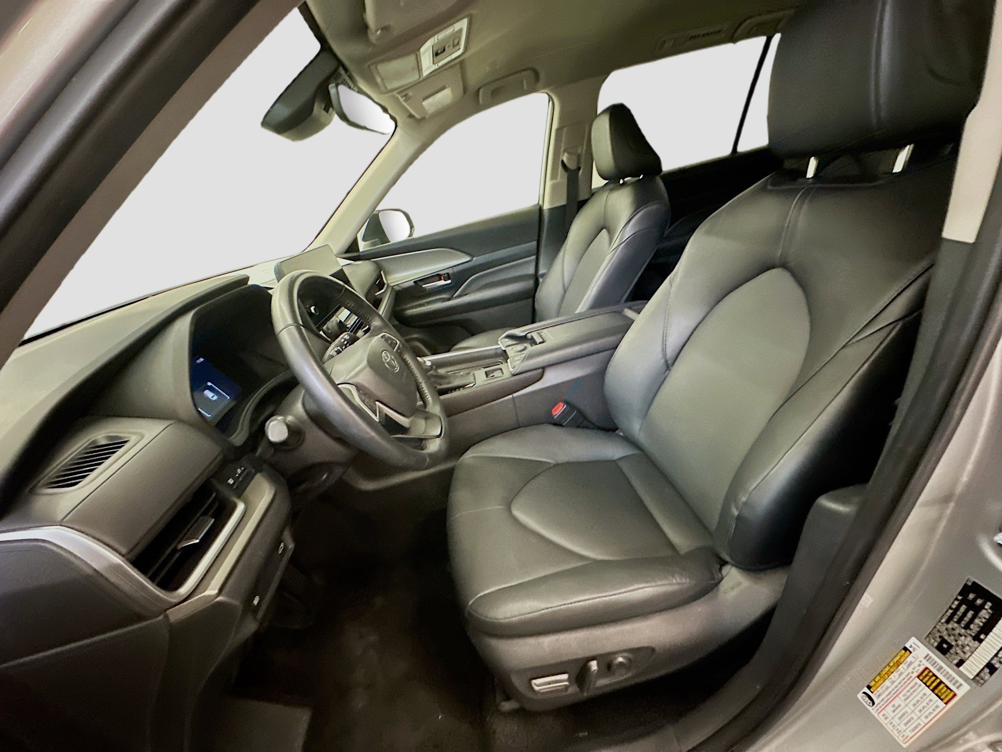 Used 2025 Toyota Grand Highlander AWD image 13