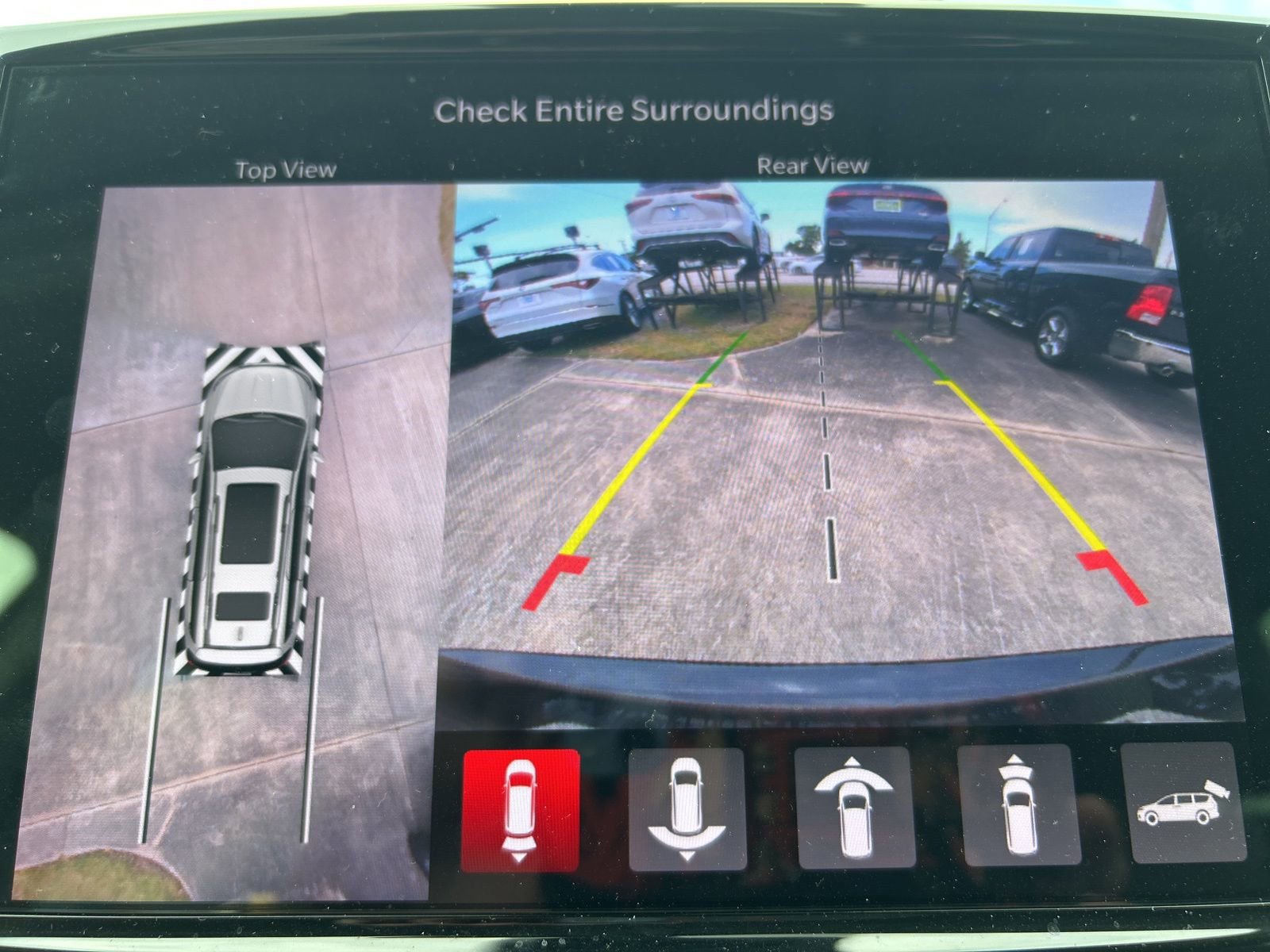 Certified 2023 Chrysler Pacifica Touring-L AWD/4WD image 30