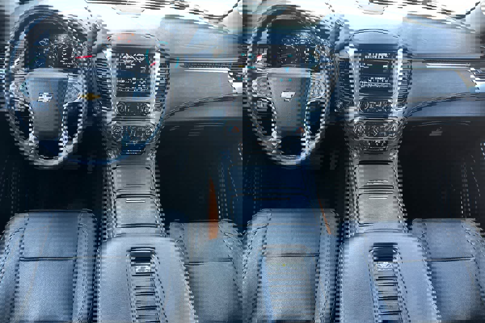 Used 2016 Chevrolet Suburban LTZ image 4